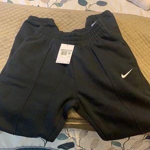 New with tags Nike loose fit mid rise sweat pants size xs